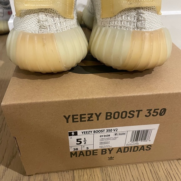 COPY - Yeezy Boost 350 V2 'Light' - Picture 4 of 9